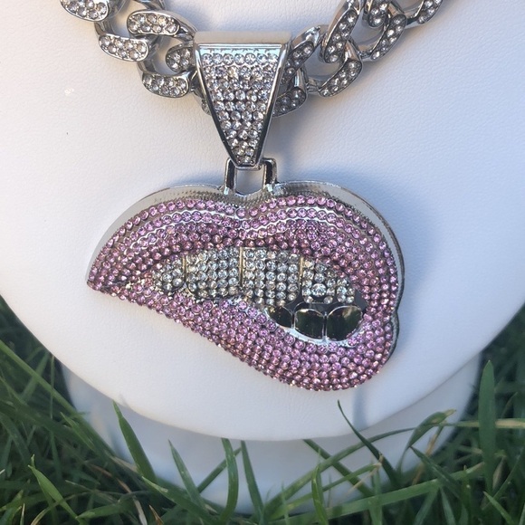 UNISEX Bite Lip Shape Pendant Necklace with 13mm Crystal Chain. Rhinestone pink - Picture 6 of 6